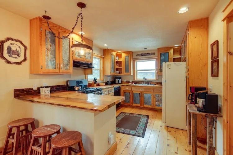 4 Bedrooms Cottage with balcony