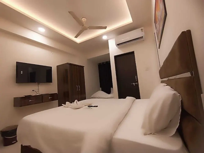 Standard Triple room