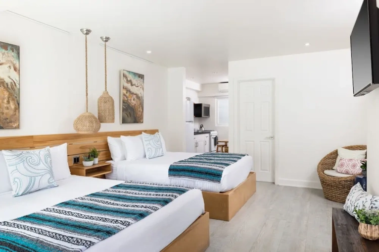 Deluxe Quadruple Basement room