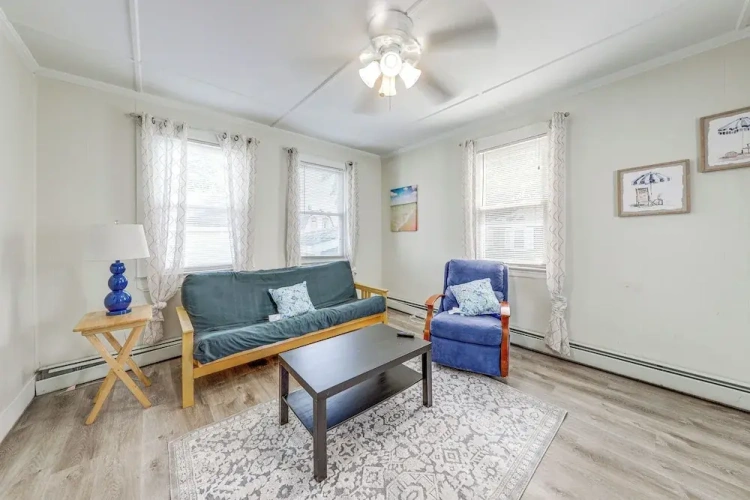 2 Bedrooms Apartment