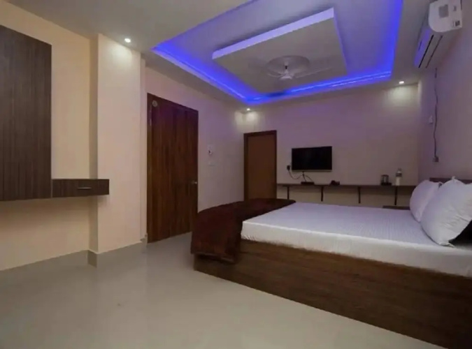 Goroomgo Green Hill imphal