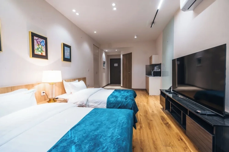 Standard Twin room with city view