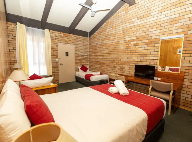 All Travellers Motor inn