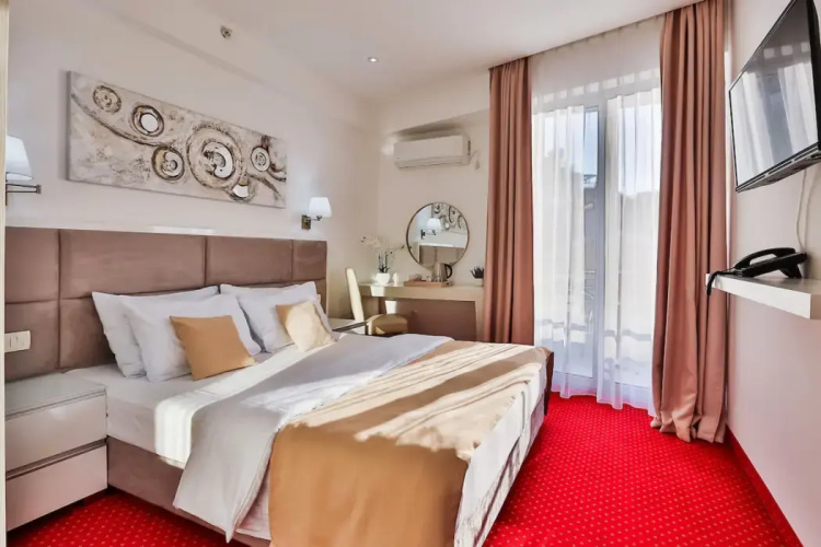 La Mer Hotel