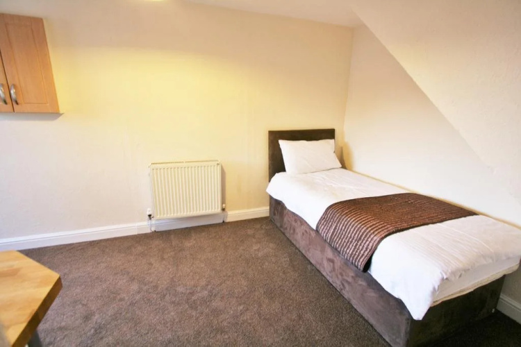 Hatherley Studio Lets by RoomsBooked