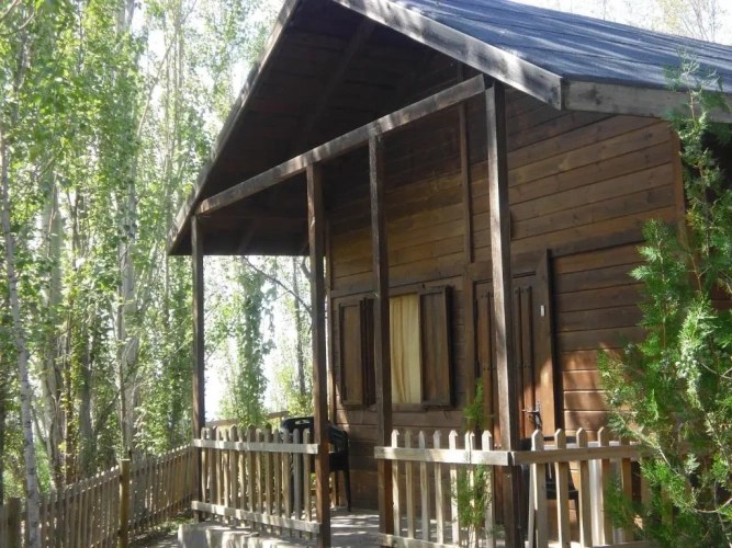 2 Bedrooms Bungalow