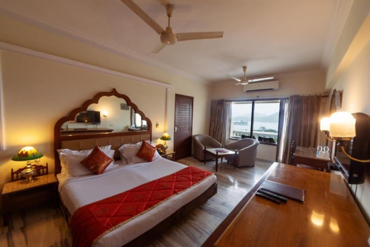 Deluxe Double room with lake view