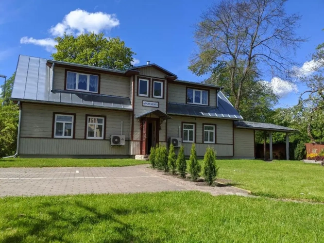Family Studio with garden view