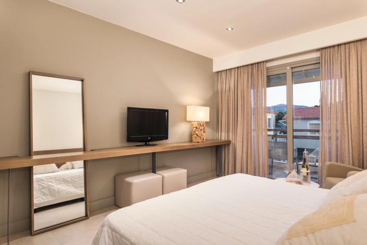 Ino Hotel & Suites