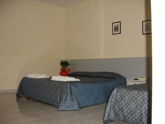 Standard Triple room