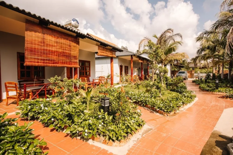 Deluxe Family room with balcony and with garden view