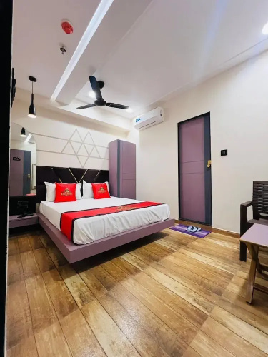 4 Ever Hotel - Surat