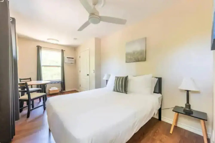 Entire Guesthouse in Southeast Austin