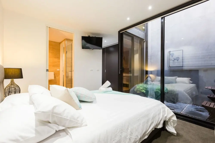 4 Bedrooms Premium Cottage