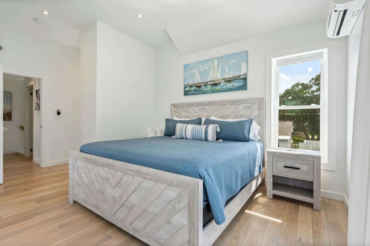 Latitude Adjustment Walk to Beach & Dining!