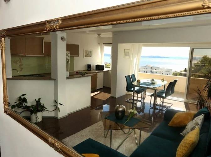 Apartment with balcony