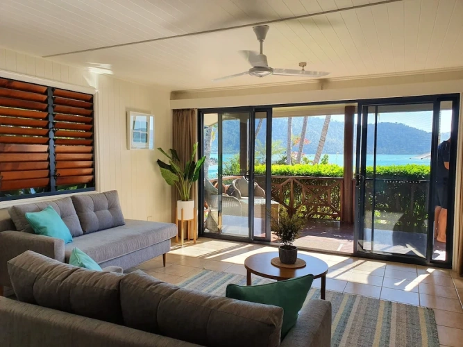 1 Bedroom Bungalow with balcony and beachfront