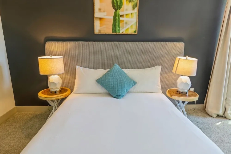2 Bedrooms Quadruple Family Apartment
