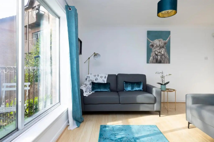 JOIVY Bright 3-Bed Flat Overlooking The Clyde