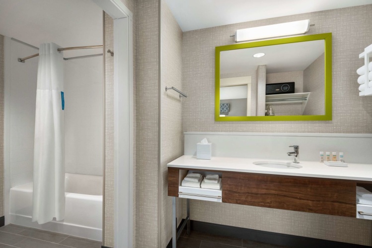 Hampton Inn & Suites by Hilton Kelowna Airport photo 10