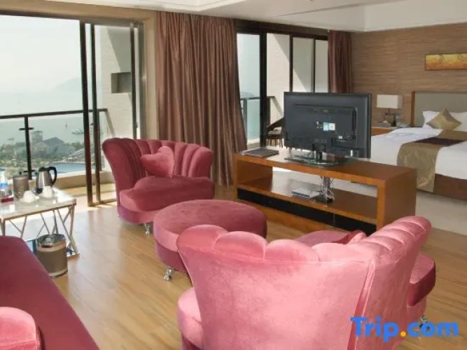 Deluxe Double Suite with bay view