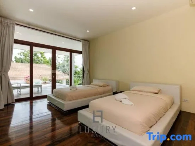 Unique Pool Villa with 5 Bedrooms and Sea View (PM-C1)