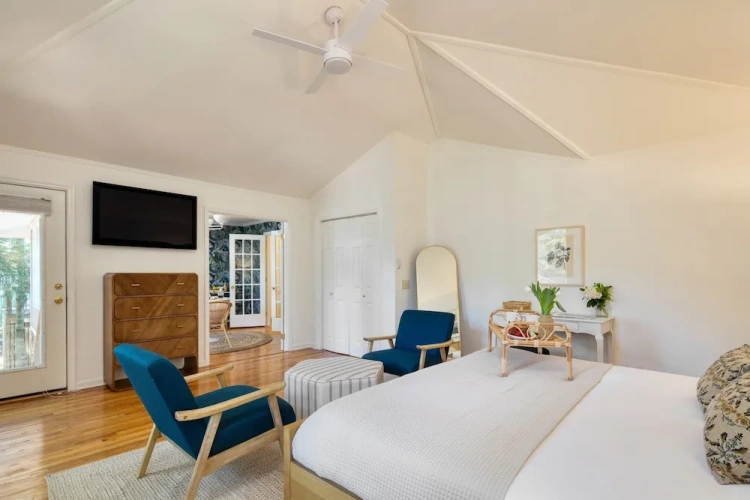 4 Bedrooms Cottage