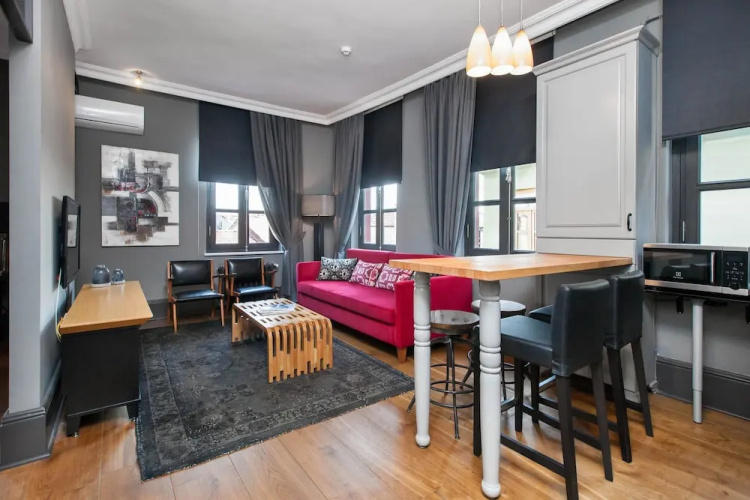 2 Bedroom Apartment w Kitchen