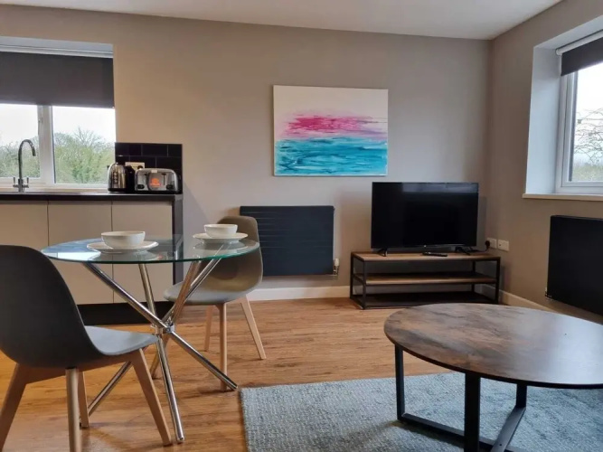Charming 1-bed Apartment Near Redditch Town Centre