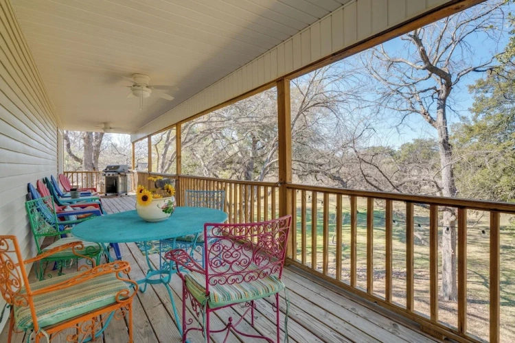 3 Bedrooms Cottage with balcony