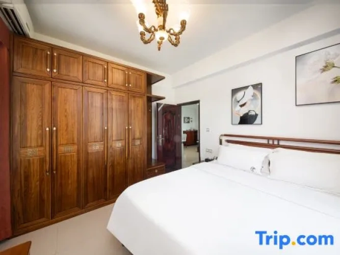 2 Bedrooms Suite with street view
