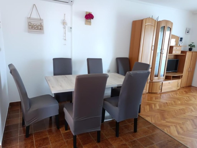 3 Bedrooms Apartment
