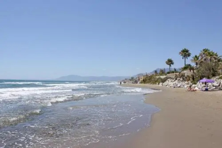 1100 Marbella Beachfront First Line