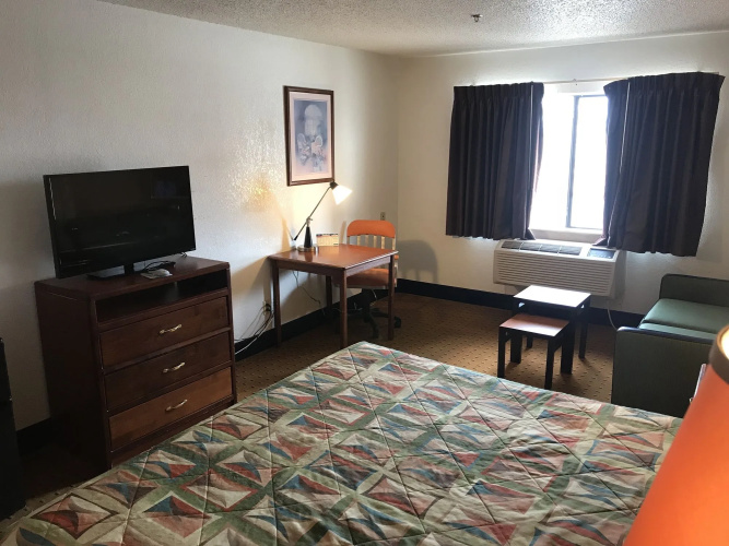 Brentwood Inn & Suites