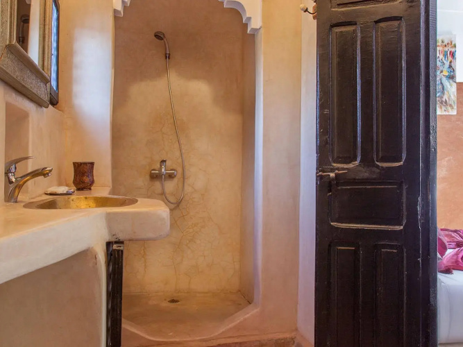 Dar Kamar Zamane - Adults Only