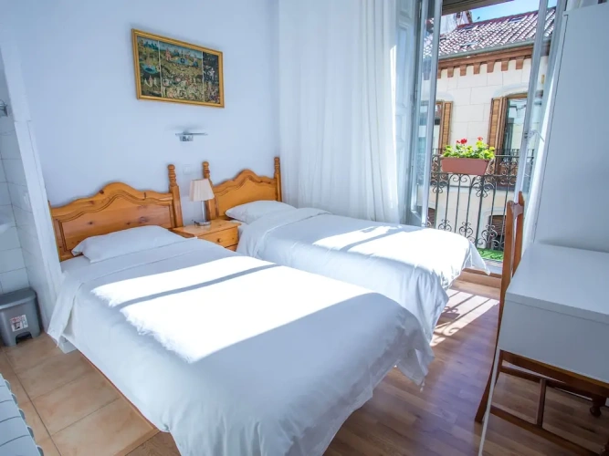 1 Bedroom Standard Double room with balcony and with city view