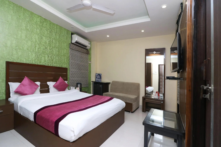 OYO 8657 Hotel Royal Castle