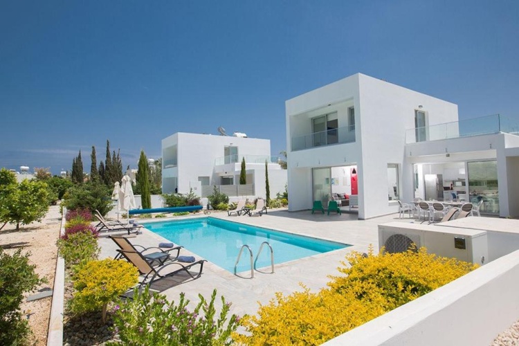5 Bedrooms Double Villa