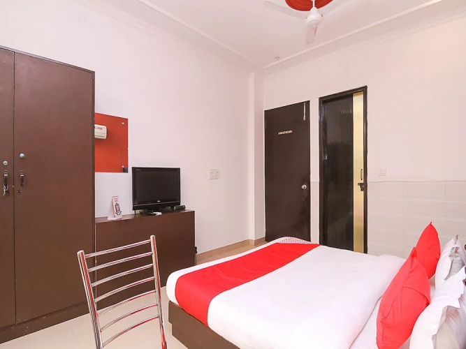 Fabhotel Signature Cyber Park