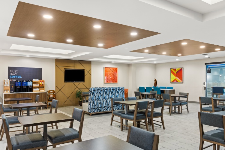 Holiday Inn Express And Suites Fairmont photo 37