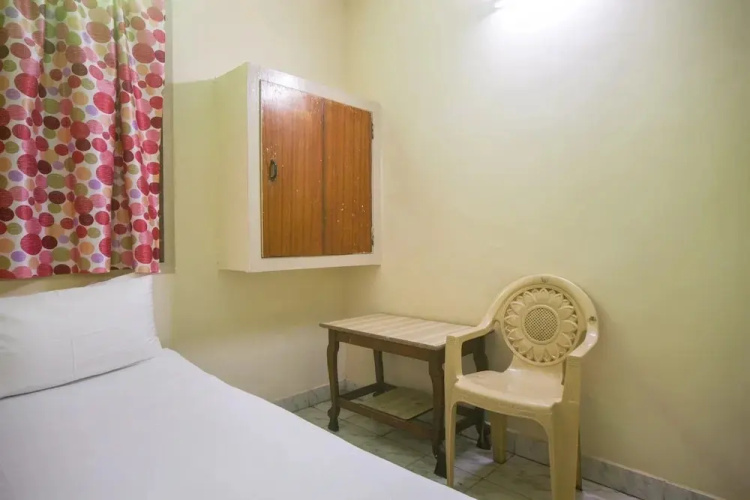 Harini Lodge by OYO Rooms