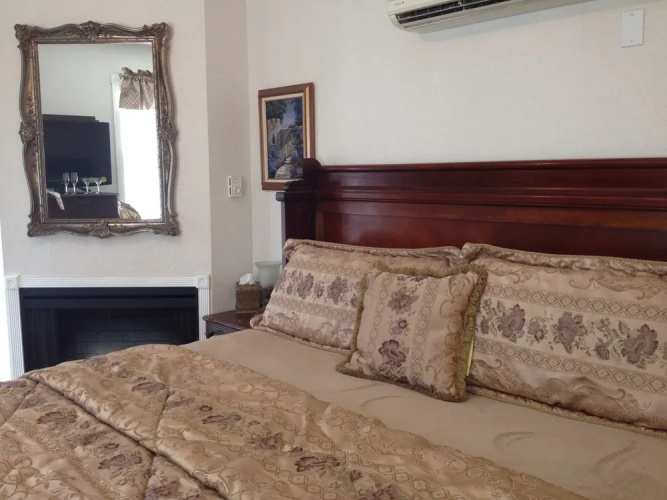 Victorian House Bed & Breakfast