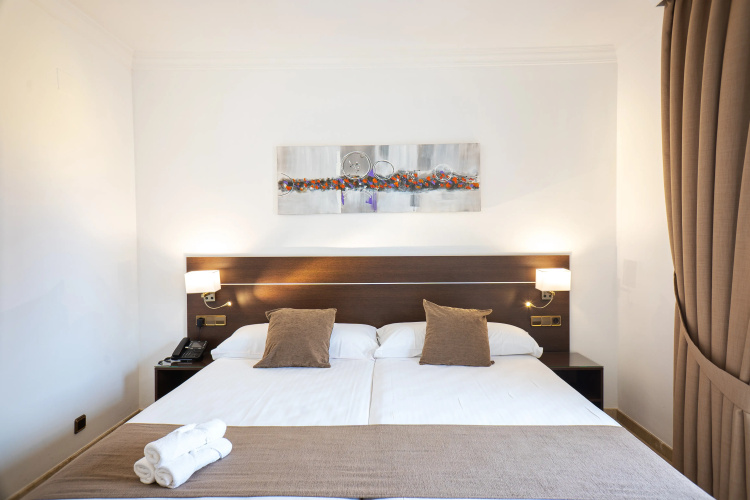 Hotel Mainake