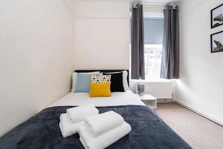 Bright Battersea pad Sleeps 5
