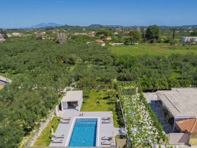 3 Bedrooms Villa with garden view