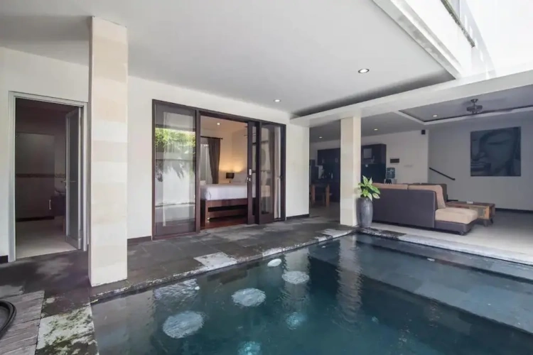 2 Bedrooms Villa