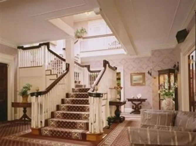 Gateways Inn & Restaurant