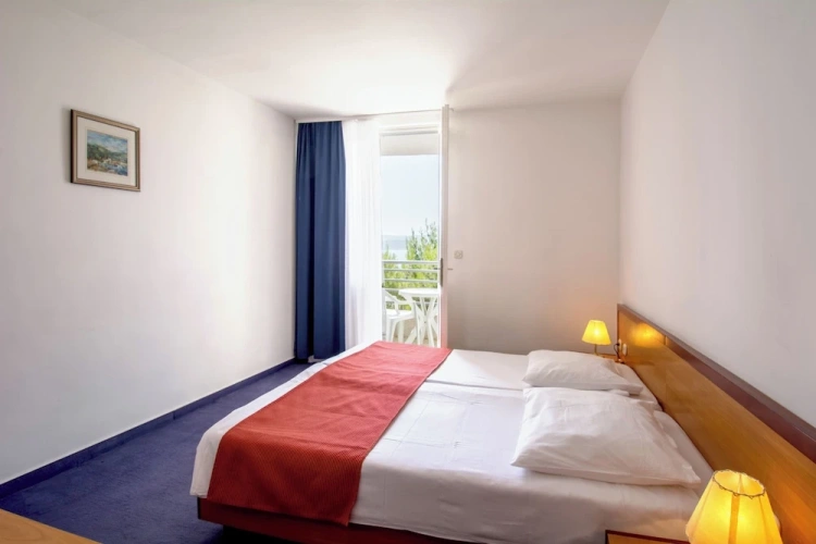 Standard Twin room with balcony and sea side