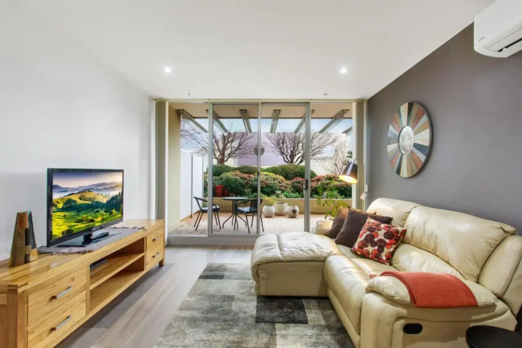 Spacious & High in the Skyplaza - 1bd 1bth Apt
