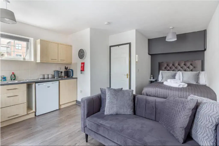 Studio Apartment in Worcester City Centre!